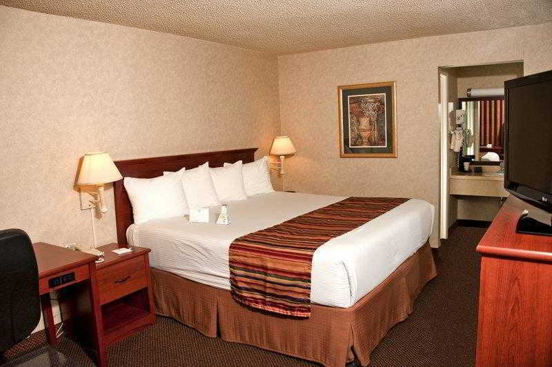 Best Western Sherwood Inn Clarksville Номер фото