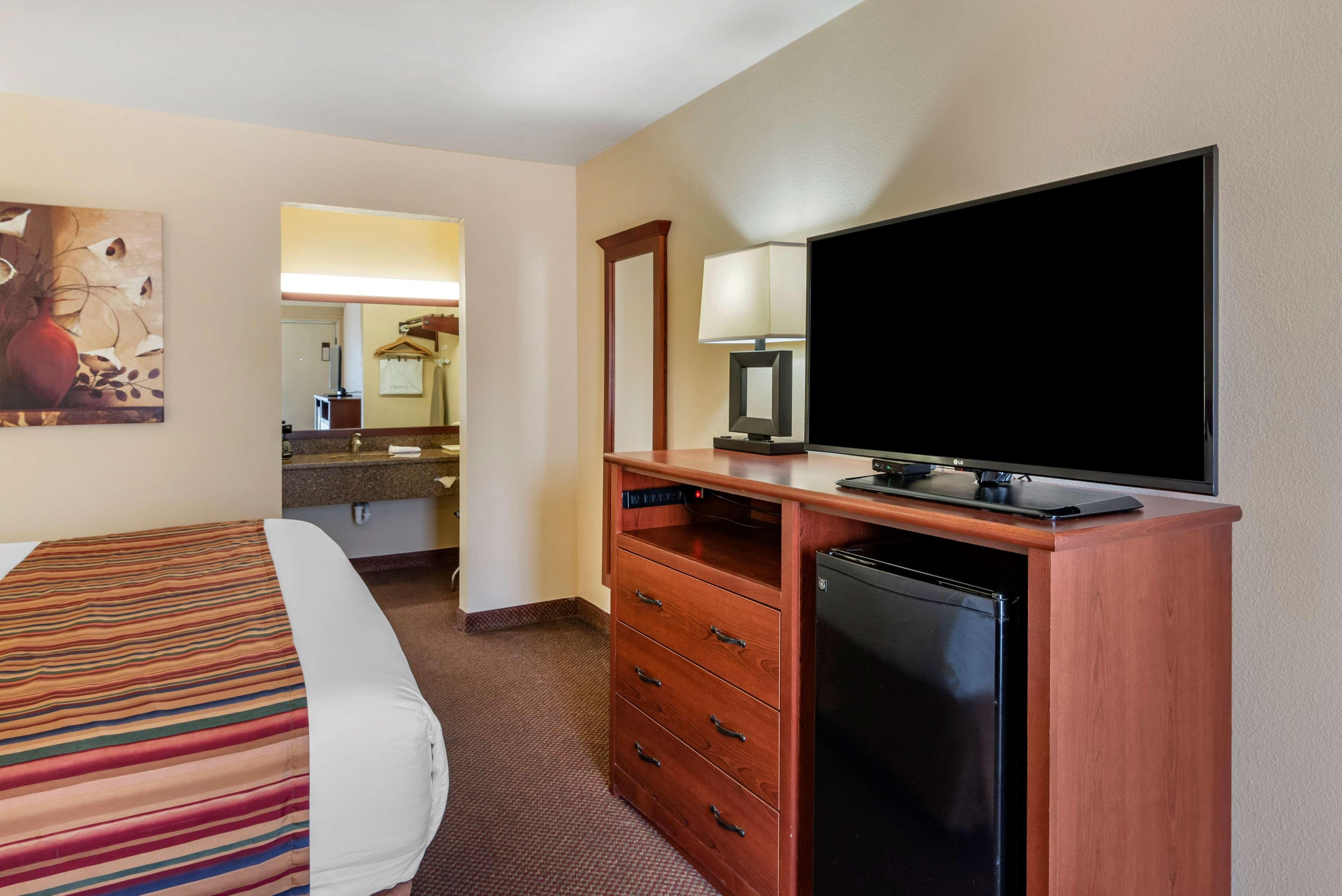 Best Western Sherwood Inn Clarksville Экстерьер фото
