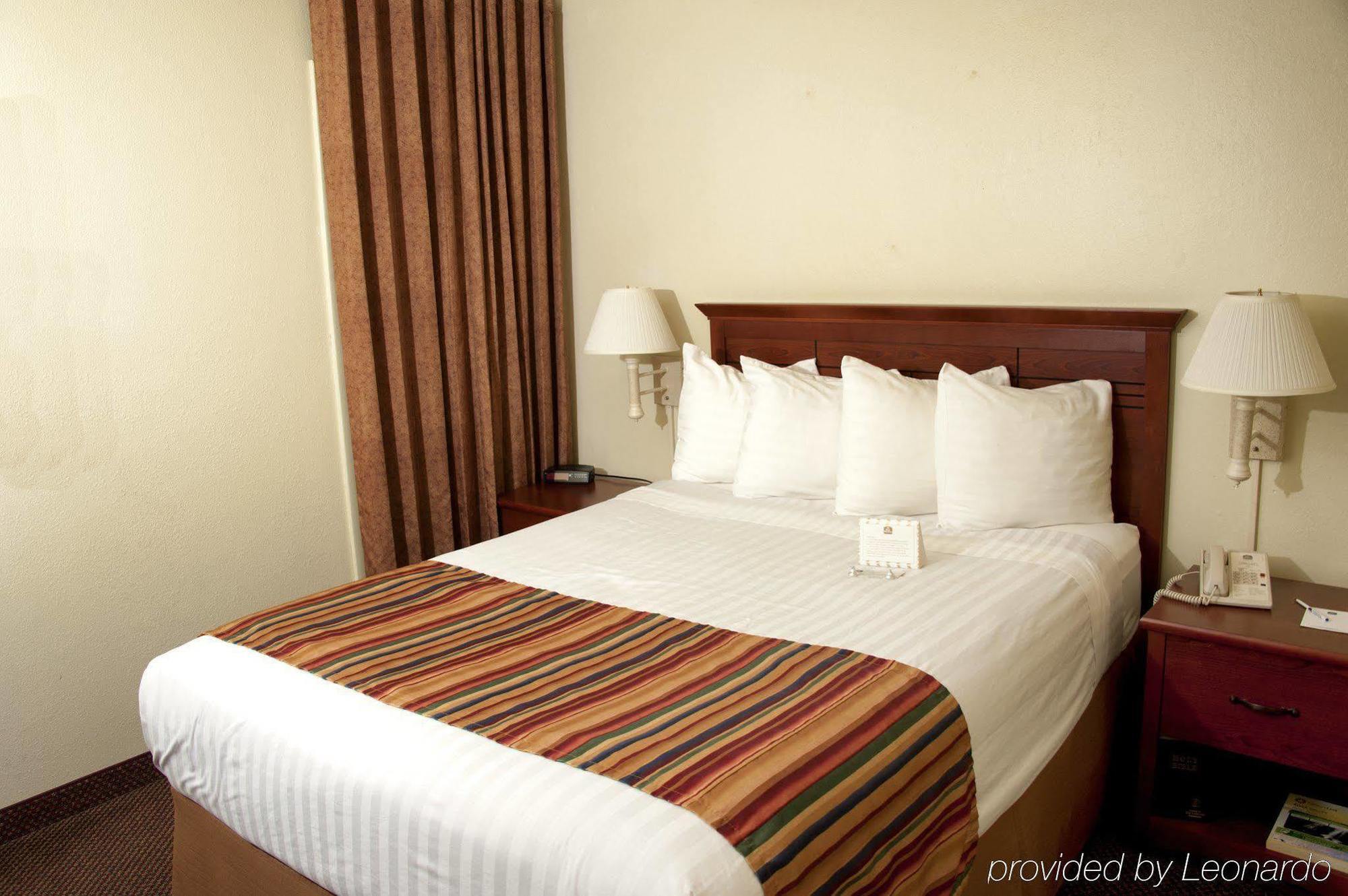 Best Western Sherwood Inn Clarksville Номер фото