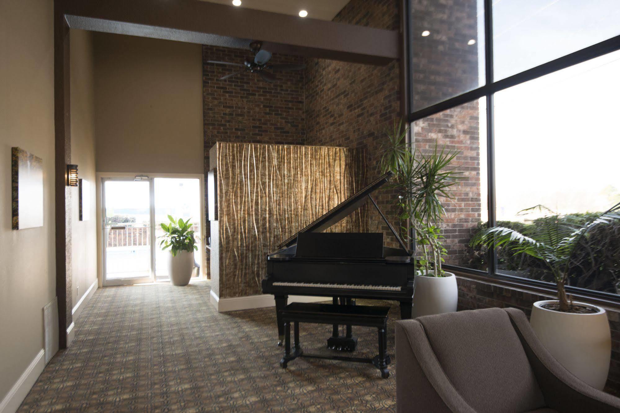 Best Western Sherwood Inn Clarksville Экстерьер фото