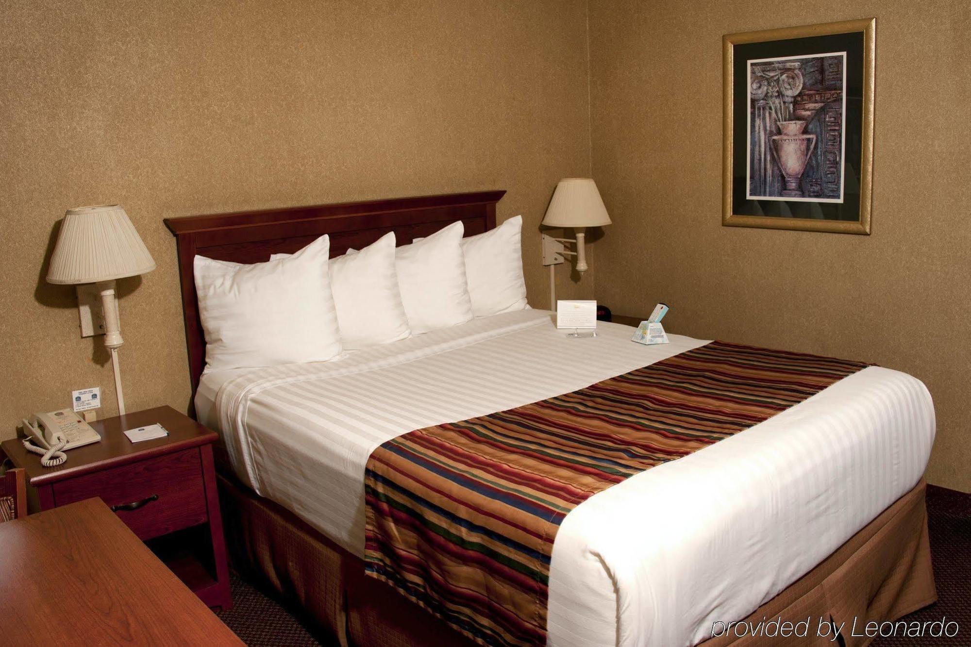 Best Western Sherwood Inn Clarksville Номер фото