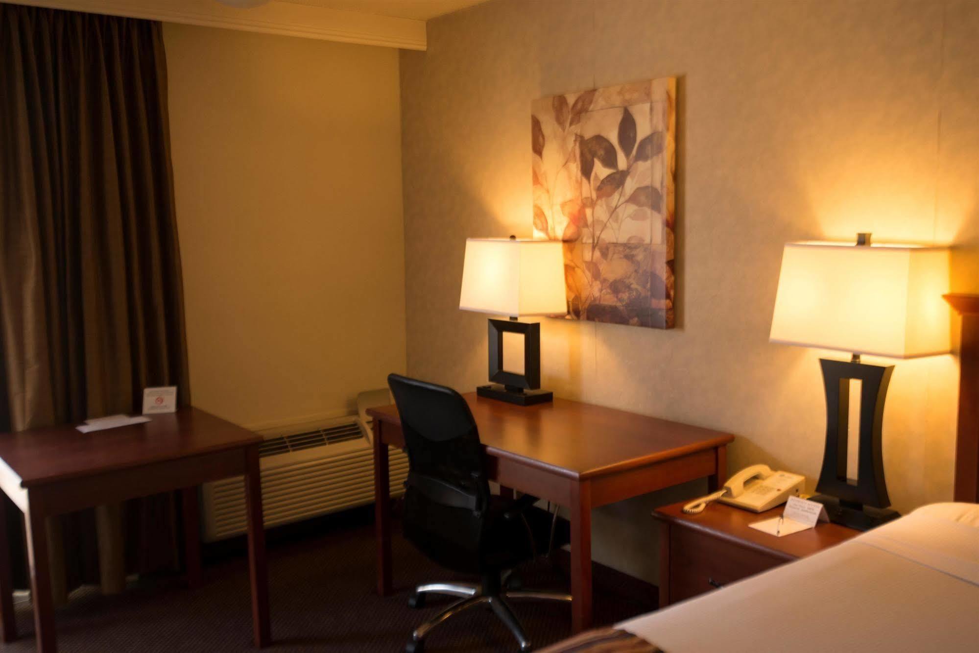 Best Western Sherwood Inn Clarksville Экстерьер фото